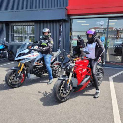 Atelier de réparation de moto électrique  